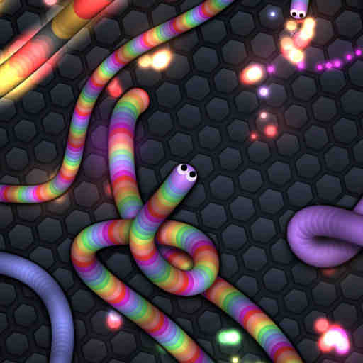 a screenshot of the snake web-game slither.io